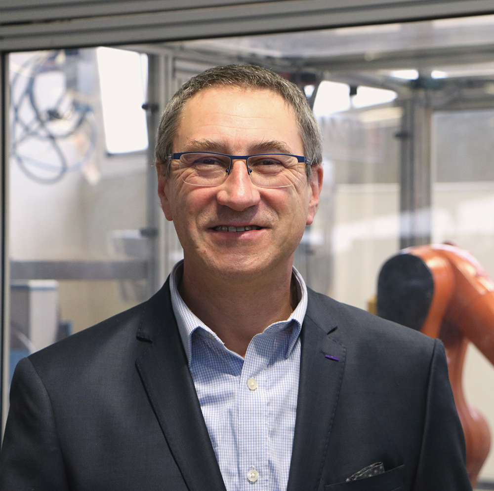 Portrait_JeanPierre_DosSantos_Crédit-DR.jpg