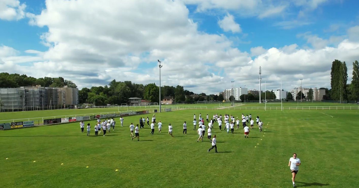 Le terrain de sport comme nouvelle salle de recrutement : la méthode de France Travail qui change la donne